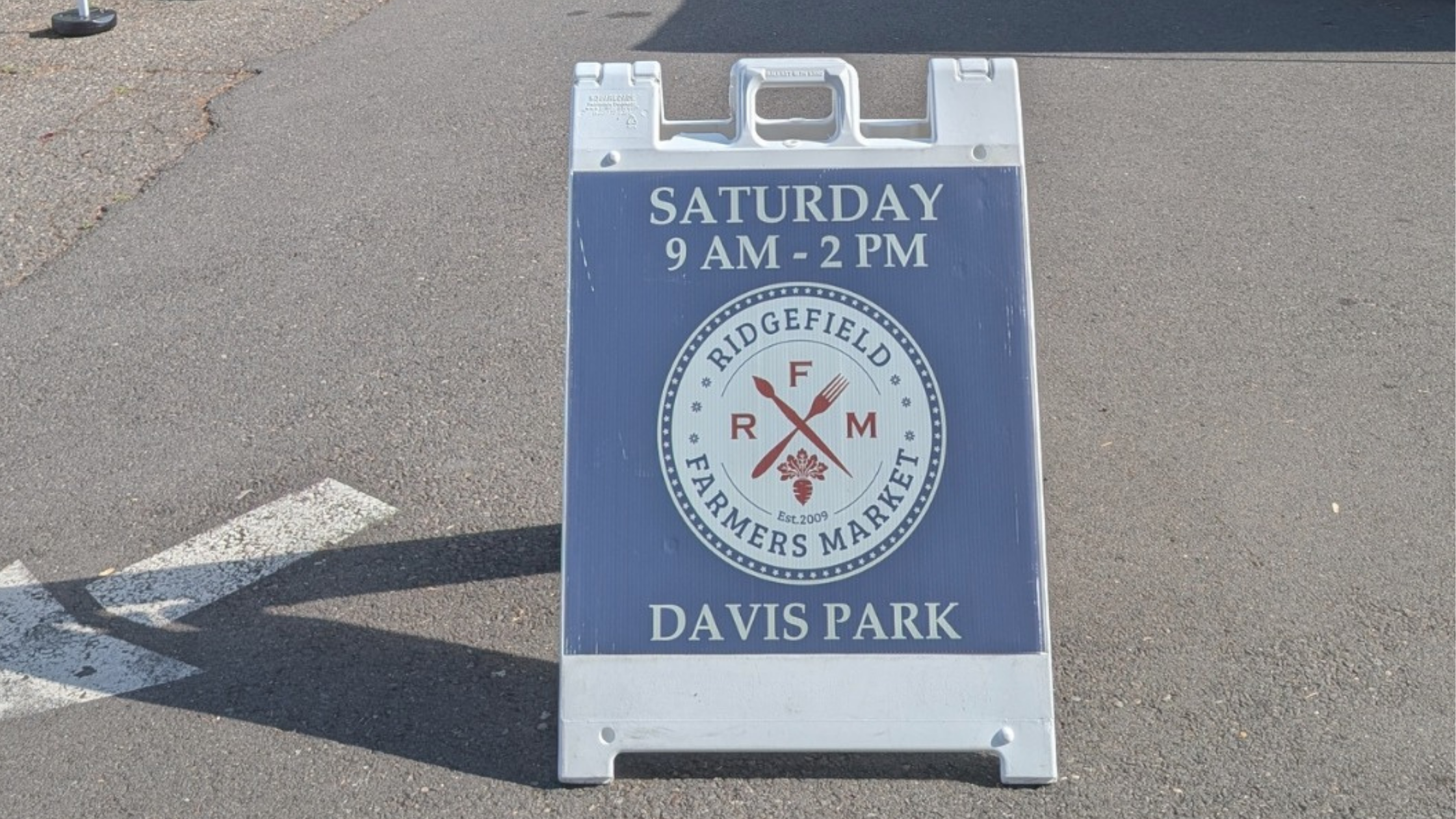 Ridgefield Farmers Market sign showing 9am to 2pm at Davis Park
